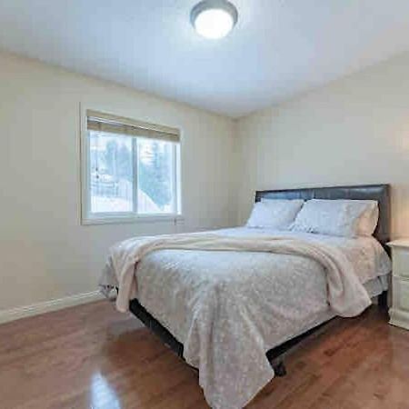2500 Sq House In Springbank Hill Bl 261818 Villa YYC Eksteriør billede