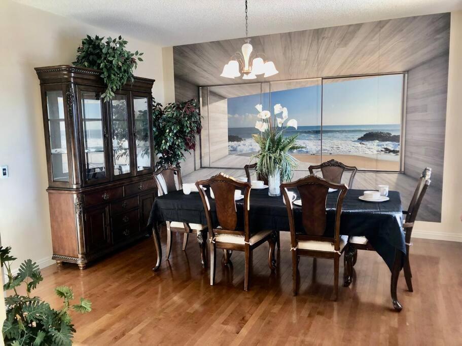 2500 Sq House In Springbank Hill Bl 261818 Villa YYC Eksteriør billede