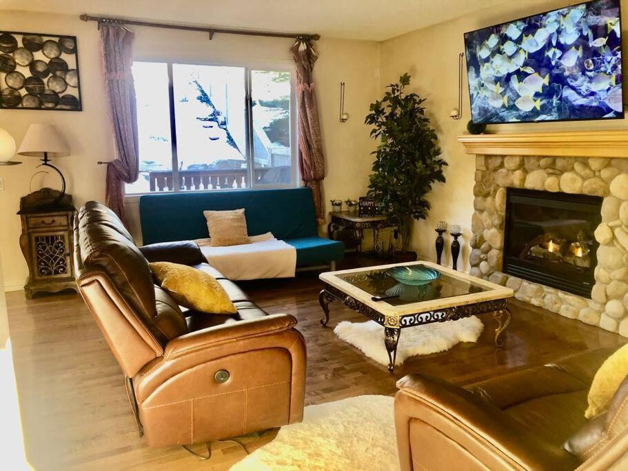 2500 Sq House In Springbank Hill Bl 261818 Villa YYC Eksteriør billede