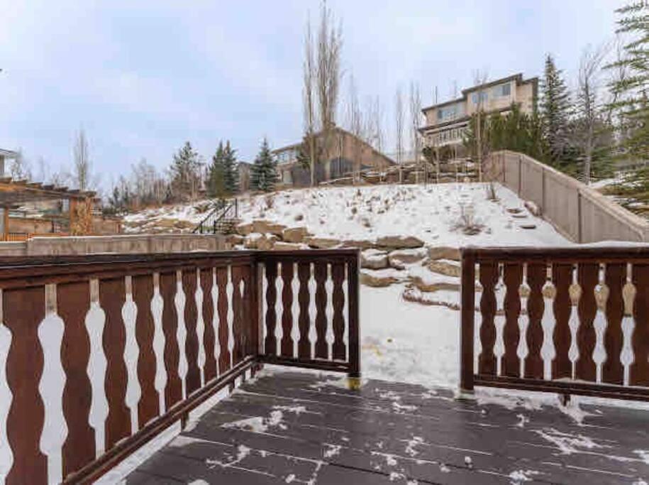 2500 Sq House In Springbank Hill Bl 261818 Villa YYC Eksteriør billede