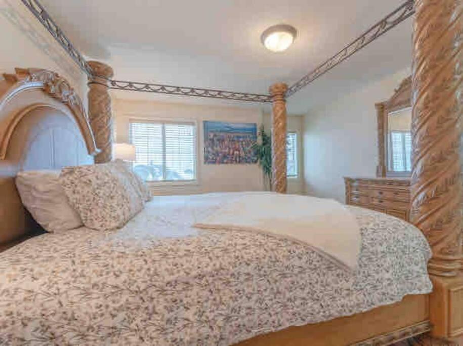2500 Sq House In Springbank Hill Bl 261818 Villa YYC Eksteriør billede