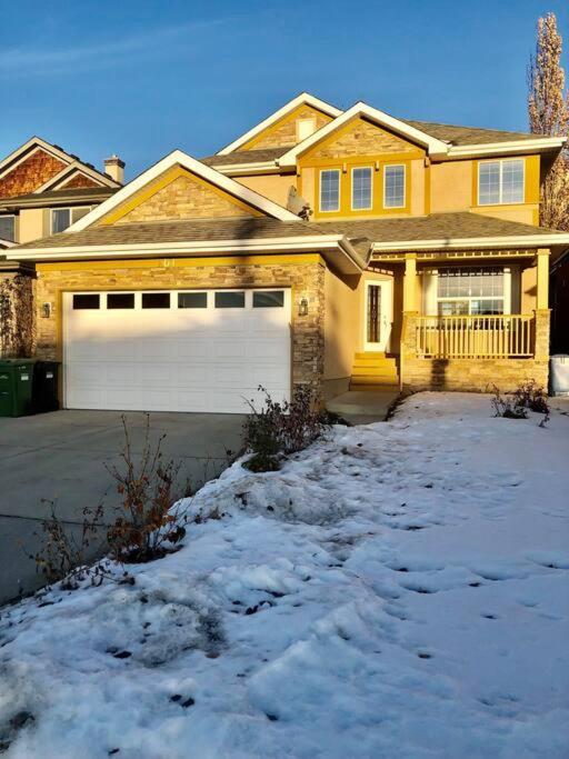 2500 Sq House In Springbank Hill Bl 261818 Villa YYC Eksteriør billede