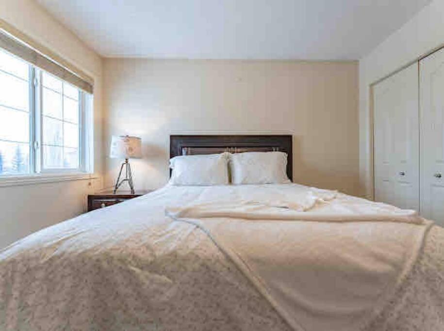 2500 Sq House In Springbank Hill Bl 261818 Villa YYC Eksteriør billede