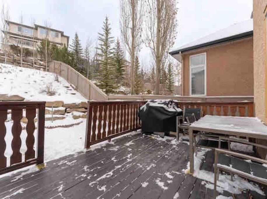 2500 Sq House In Springbank Hill Bl 261818 Villa YYC Eksteriør billede