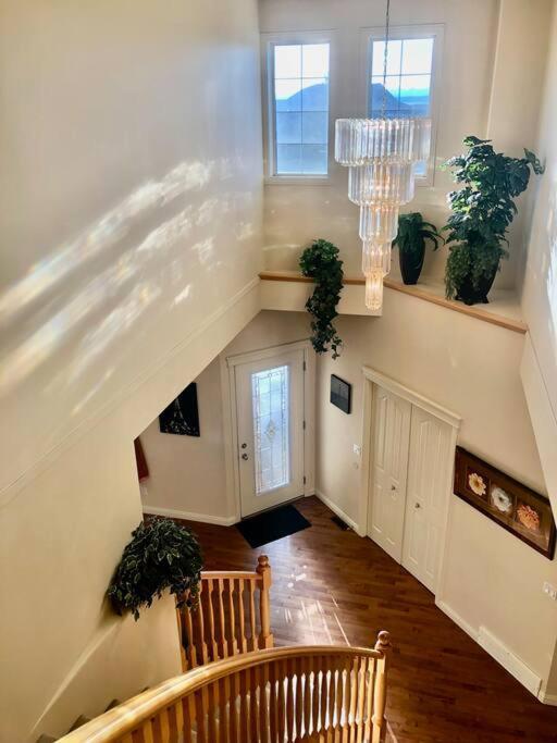 2500 Sq House In Springbank Hill Bl 261818 Villa YYC Eksteriør billede