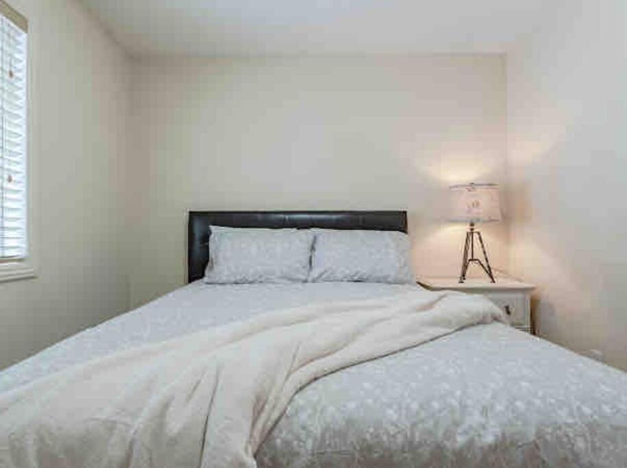 2500 Sq House In Springbank Hill Bl 261818 Villa YYC Eksteriør billede