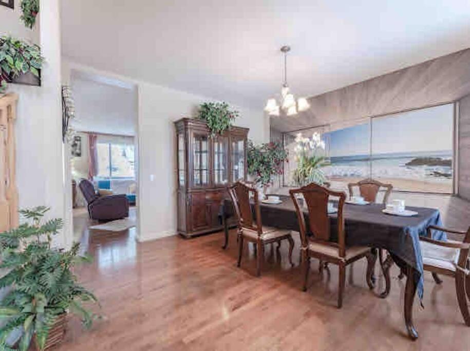2500 Sq House In Springbank Hill Bl 261818 Villa YYC Eksteriør billede
