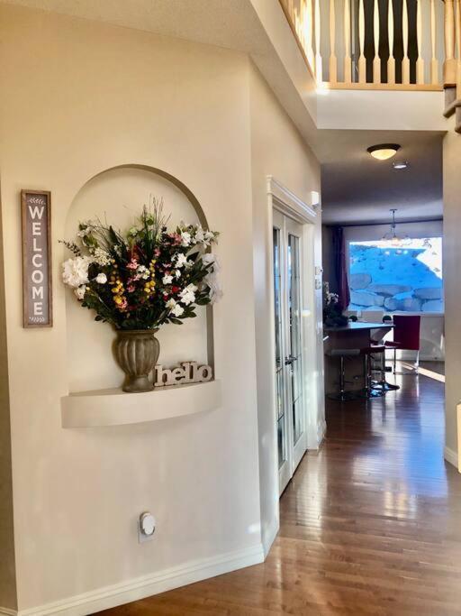2500 Sq House In Springbank Hill Bl 261818 Villa YYC Eksteriør billede