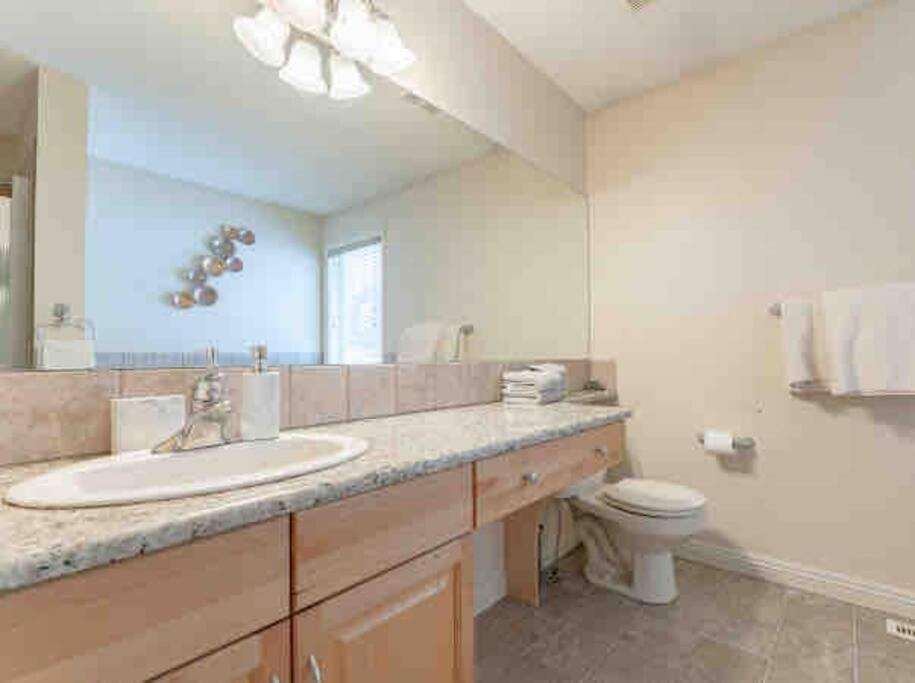 2500 Sq House In Springbank Hill Bl 261818 Villa YYC Eksteriør billede